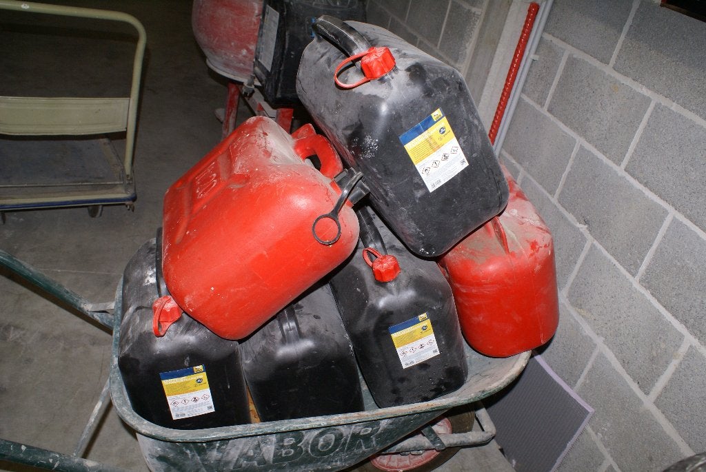 SACRIFIE 29 € 6 JERRIKANS DE 20 L SERVI 1 FOIS valeur 120 €, Ophalen, Zo goed als nieuw, Overige typen