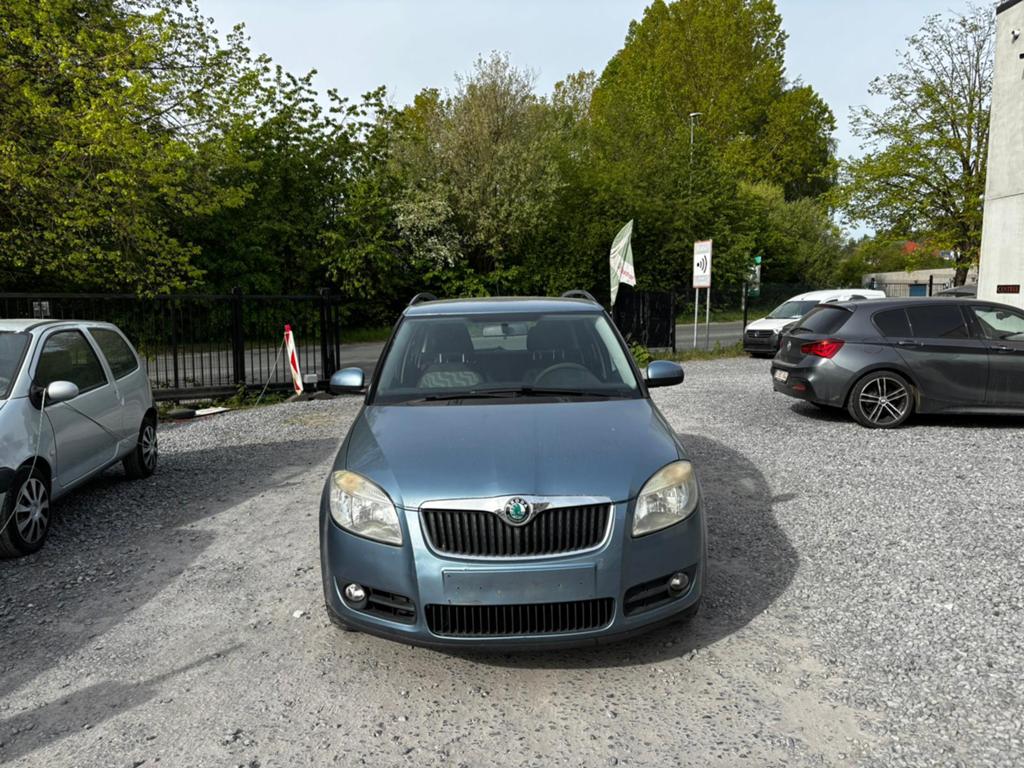 SKODA FABIA, Argent ou Gris, Achat, Entreprise, Boîte manuelle