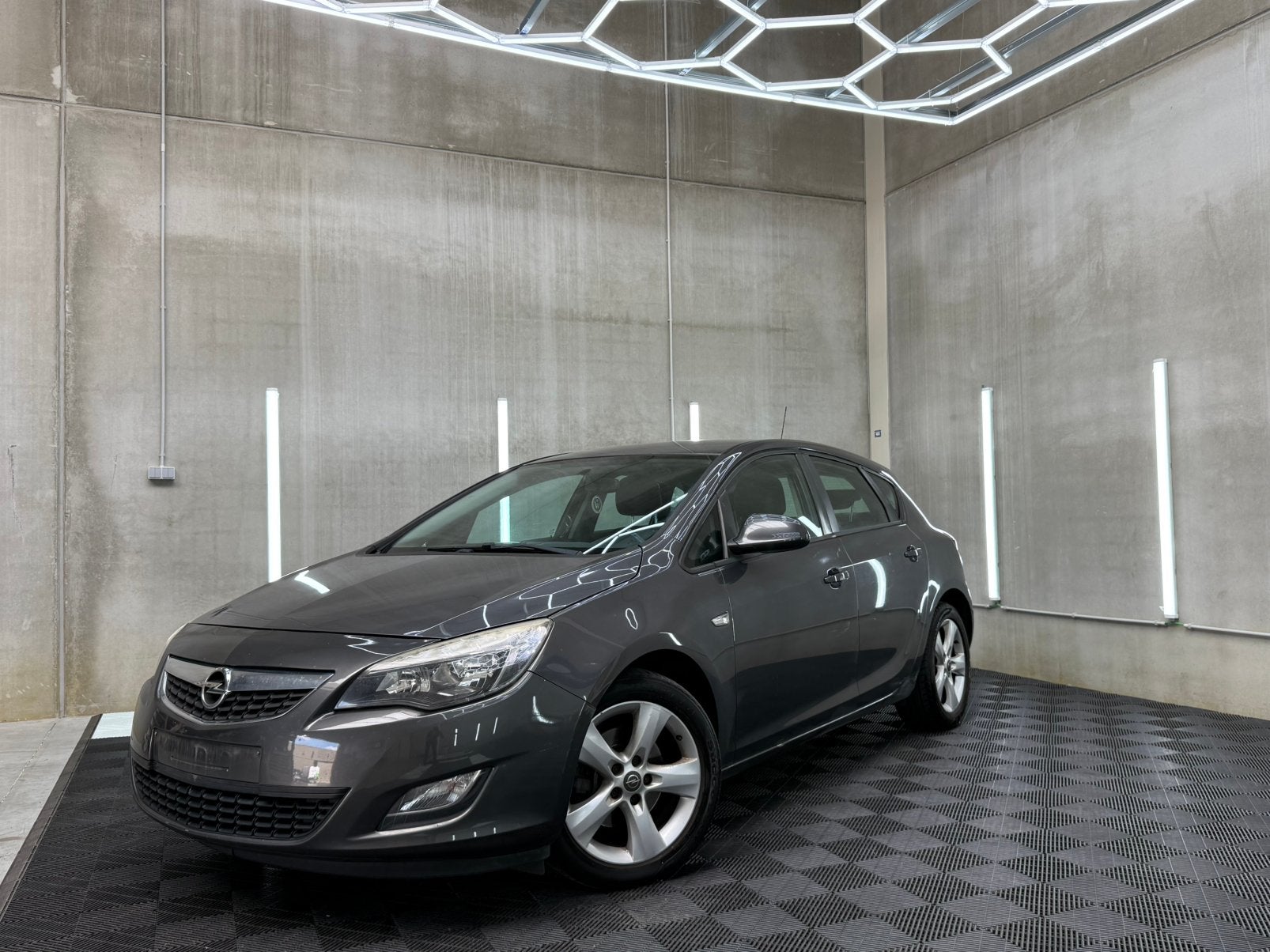 OPEL ASTRA/1.7DIESEL/EURO5/CRUISE/PARKSENSOR, Autos, Achat, Entreprise, Boîte manuelle, Entretenue par le concessionnaire