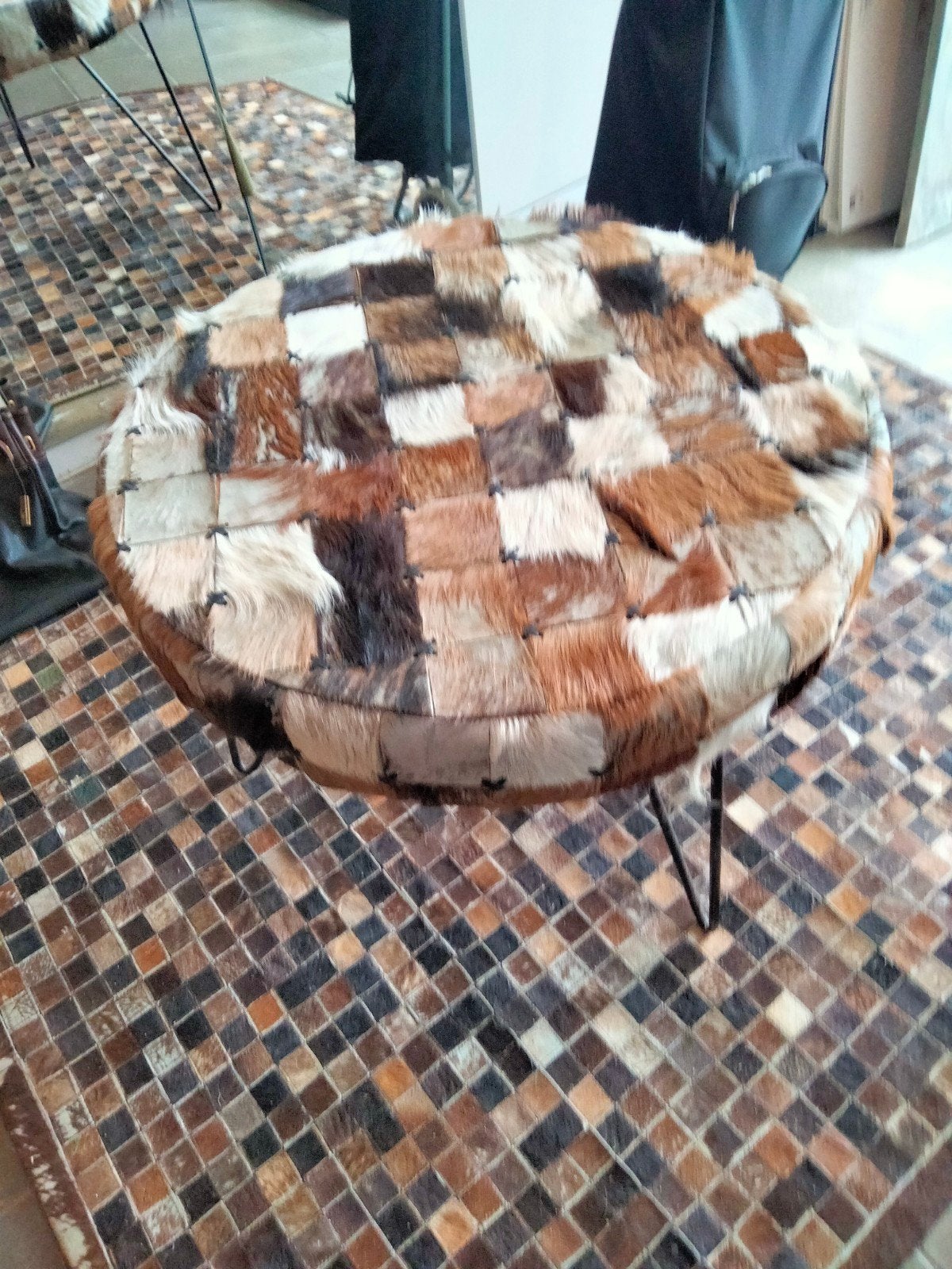 Langharig koeienhuid salontafel/ poef.Patchwork.., Huis en Inrichting, Tafels | Salontafels, Ophalen
