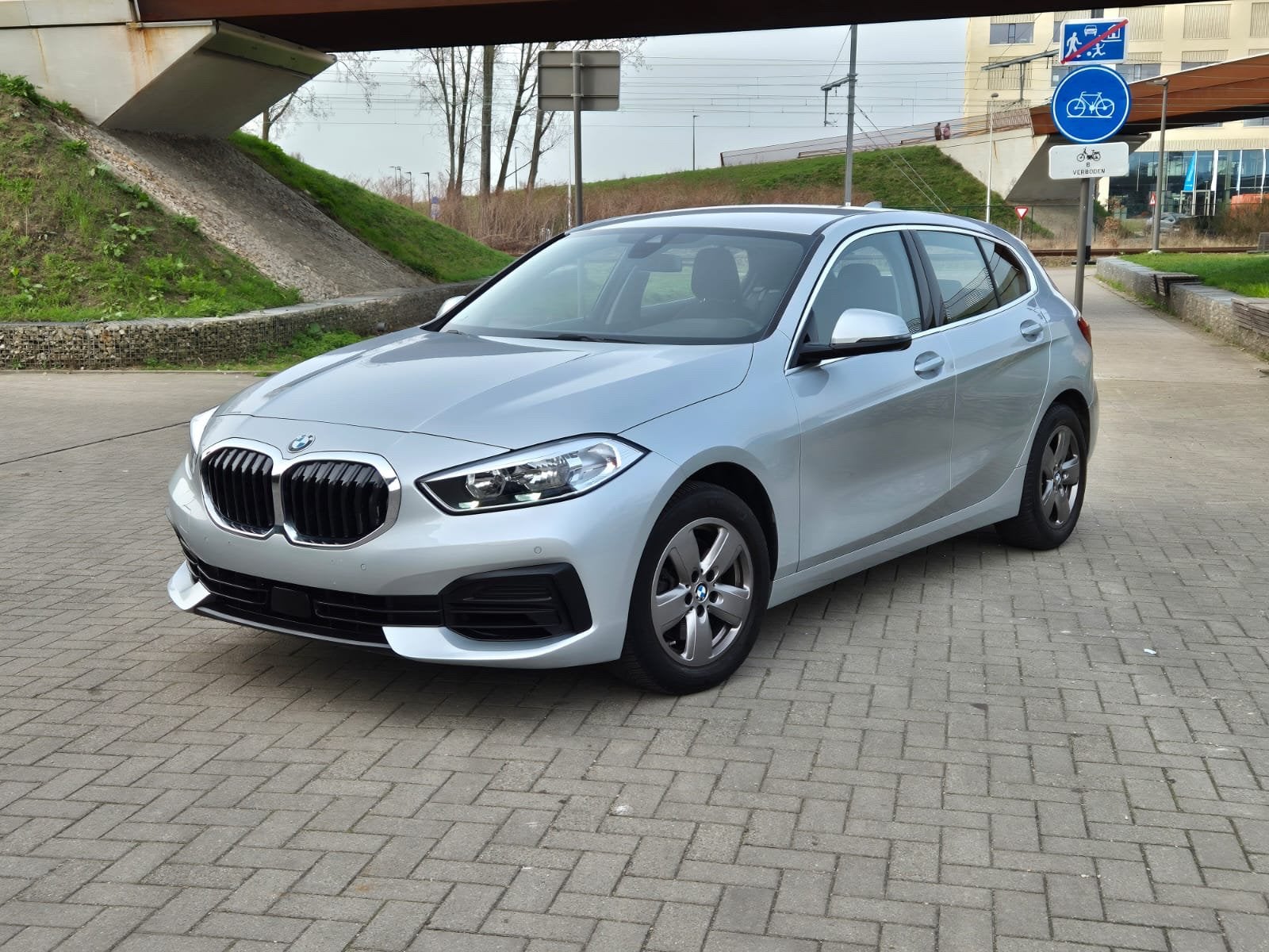 BMW 118 | Benzine | Automaat, Autos, BMW, Argent ou Gris, Achat, 140 g/km, Euro 6