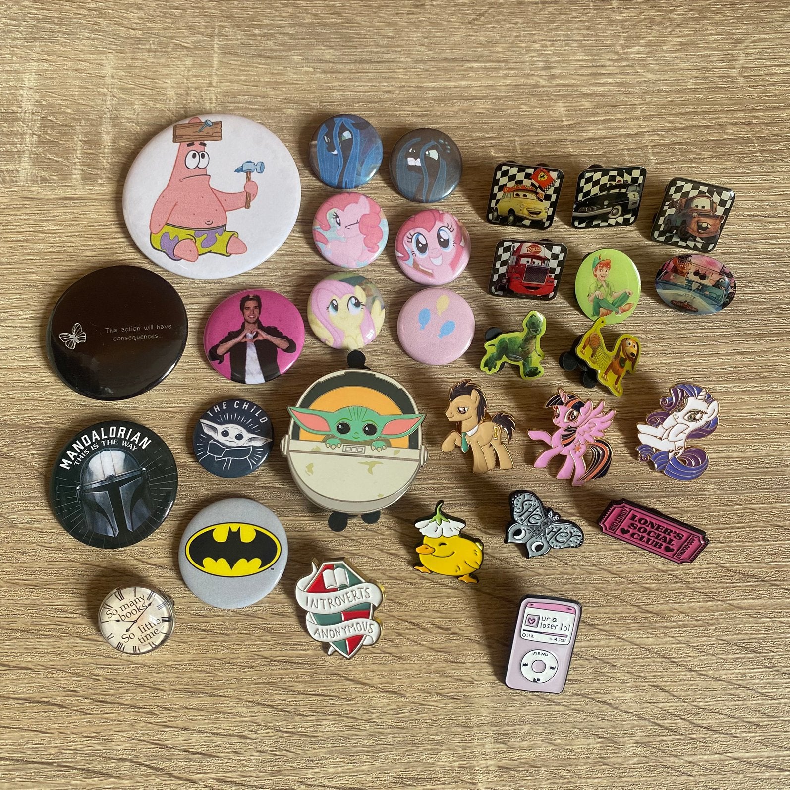 Épingles et boutons variés, Collections, Enlèvement ou Envoi, Comme neuf, Figurine, Insigne ou Pin's