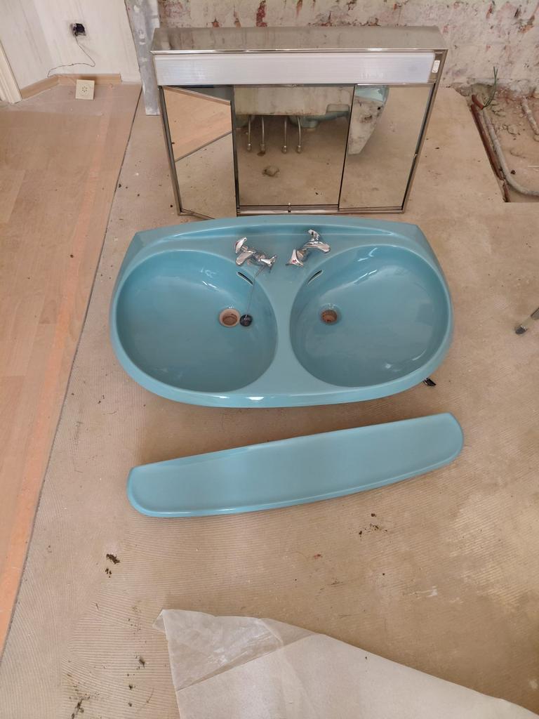 Blauwe retro lavabo met spiegel, Verzenden
