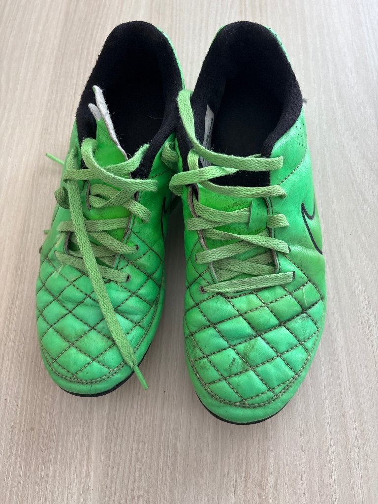 Voetbalschoenen Nike maat 35, Sport en Fitness, Gebruikt, Maat XS of kleiner, Schoenen, Ophalen of Verzenden
