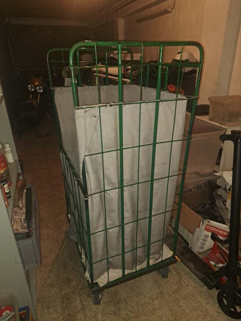 Handige rolcontainer 76x62x150cm te koop!, Ophalen