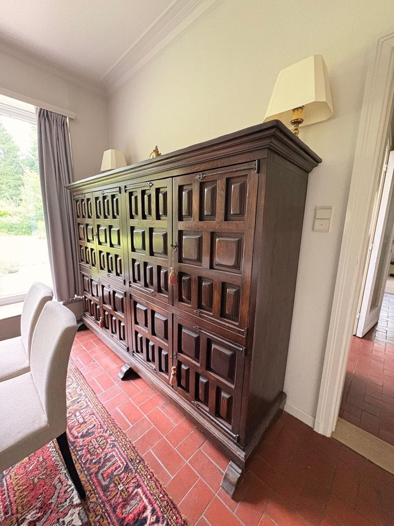 Grote massief eiken buffetkast (Castiliaanse stijl), Huis en Inrichting, Kasten | Buffetkasten, Ophalen, Eikenhout, Castilliaans