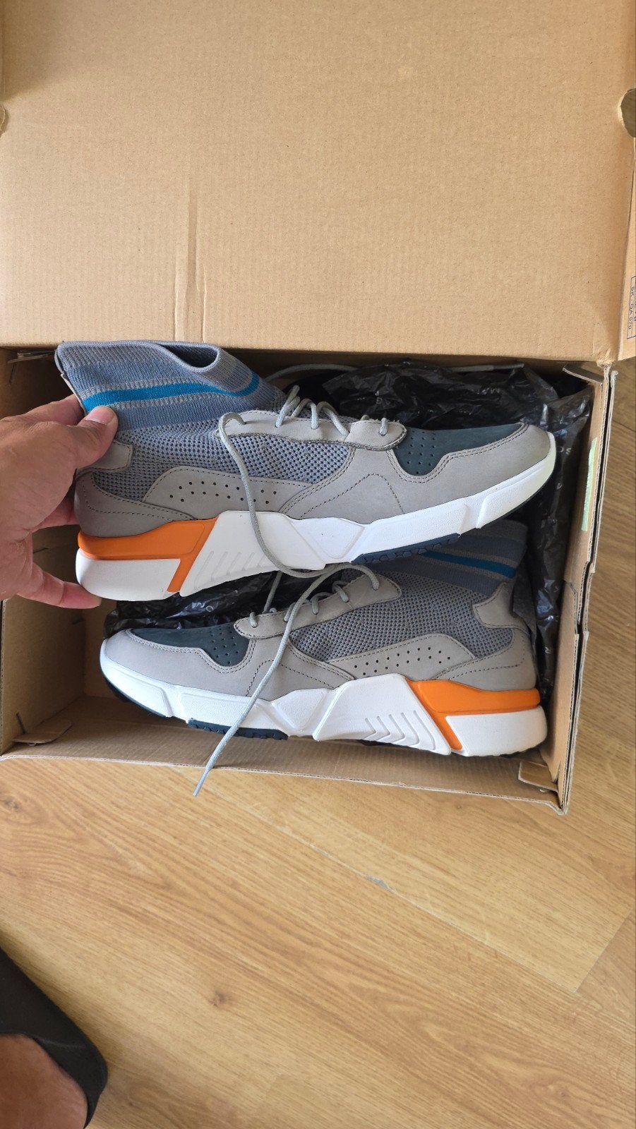 Skechers tegen Mark Nason, Ophalen of Verzenden