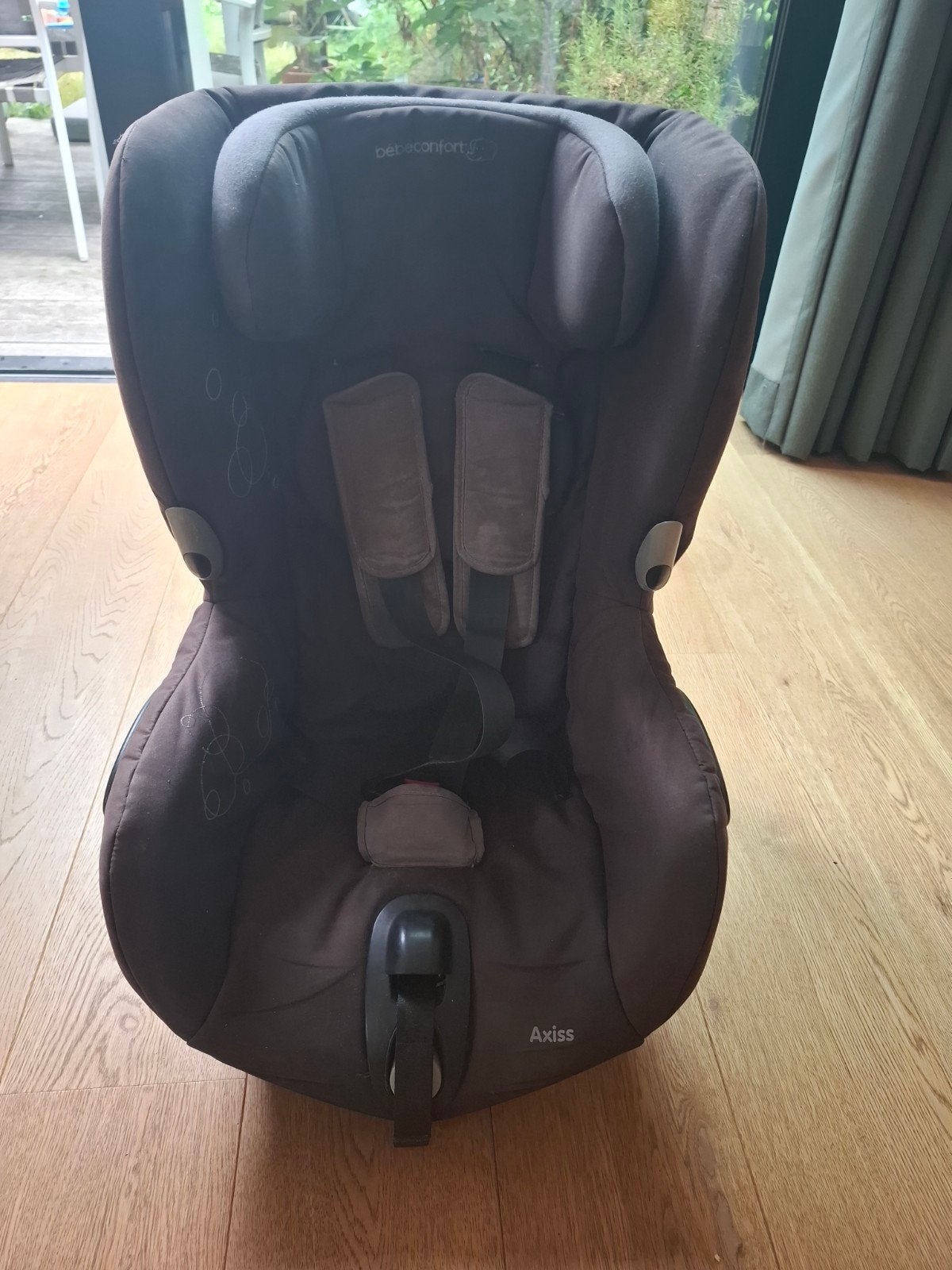 Fauteuil pivotant pour enfant Bebeconfort Axiss, Enfants & Bébés, Sièges auto, Autres marques, Ceinture de sécurité, Enlèvement