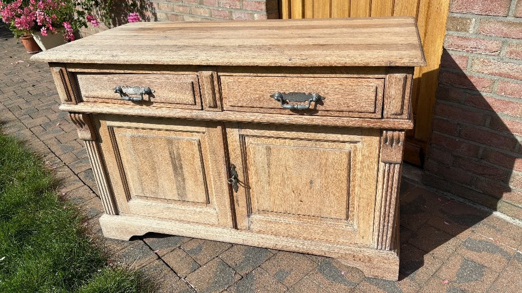 Armoire basse en chêne massif 105 x 71 x 51 cm, Enlèvement, Utilisé, Chêne, Avec tiroir(s)