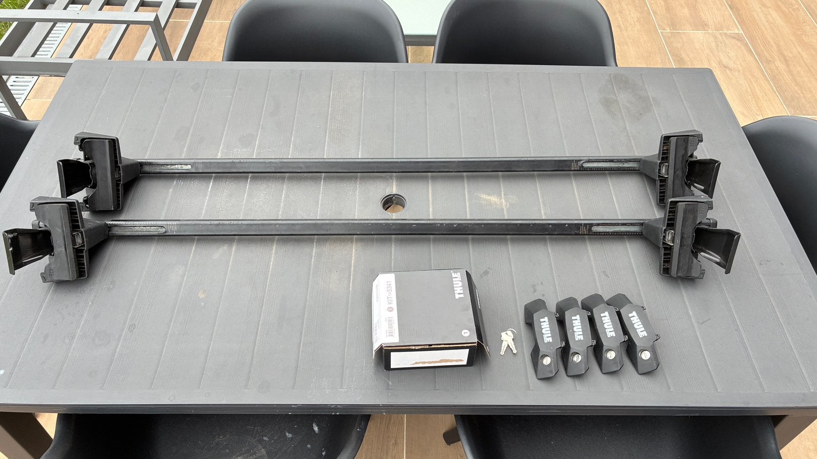 Thule squarebar 127cm met kit 145341 voor bmw x1 2022-2026, Auto diversen, Ophalen, Zo goed als nieuw