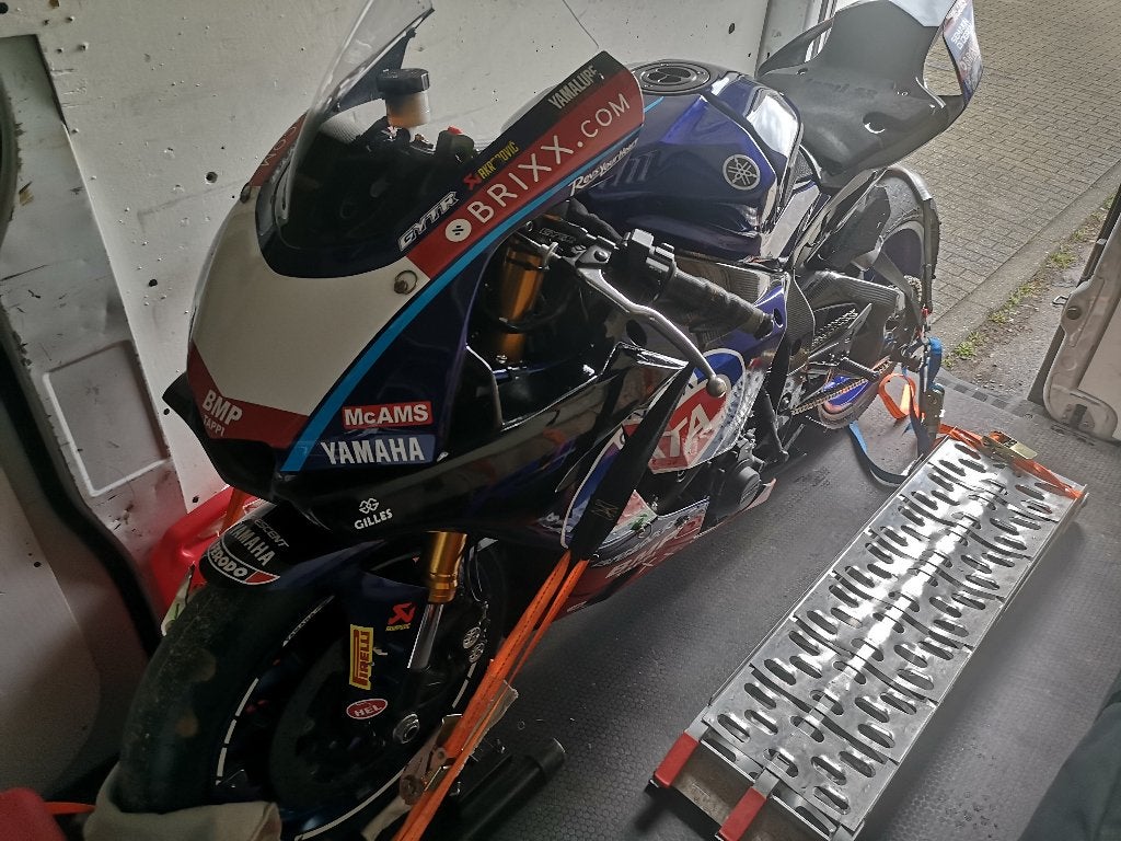 Yamaha R1 Piste, Motos, Motos | Yamaha, Particulier, Sport, plus de 35 kW, 4 cylindres, Permis Moto A, Régulateur de vitesse, Amortisseurs réglables électroniquement