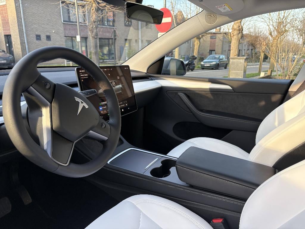 Tesla Model Y 2024, Autos, Tesla, Argent ou Gris, Achat, 5 places, Particulier