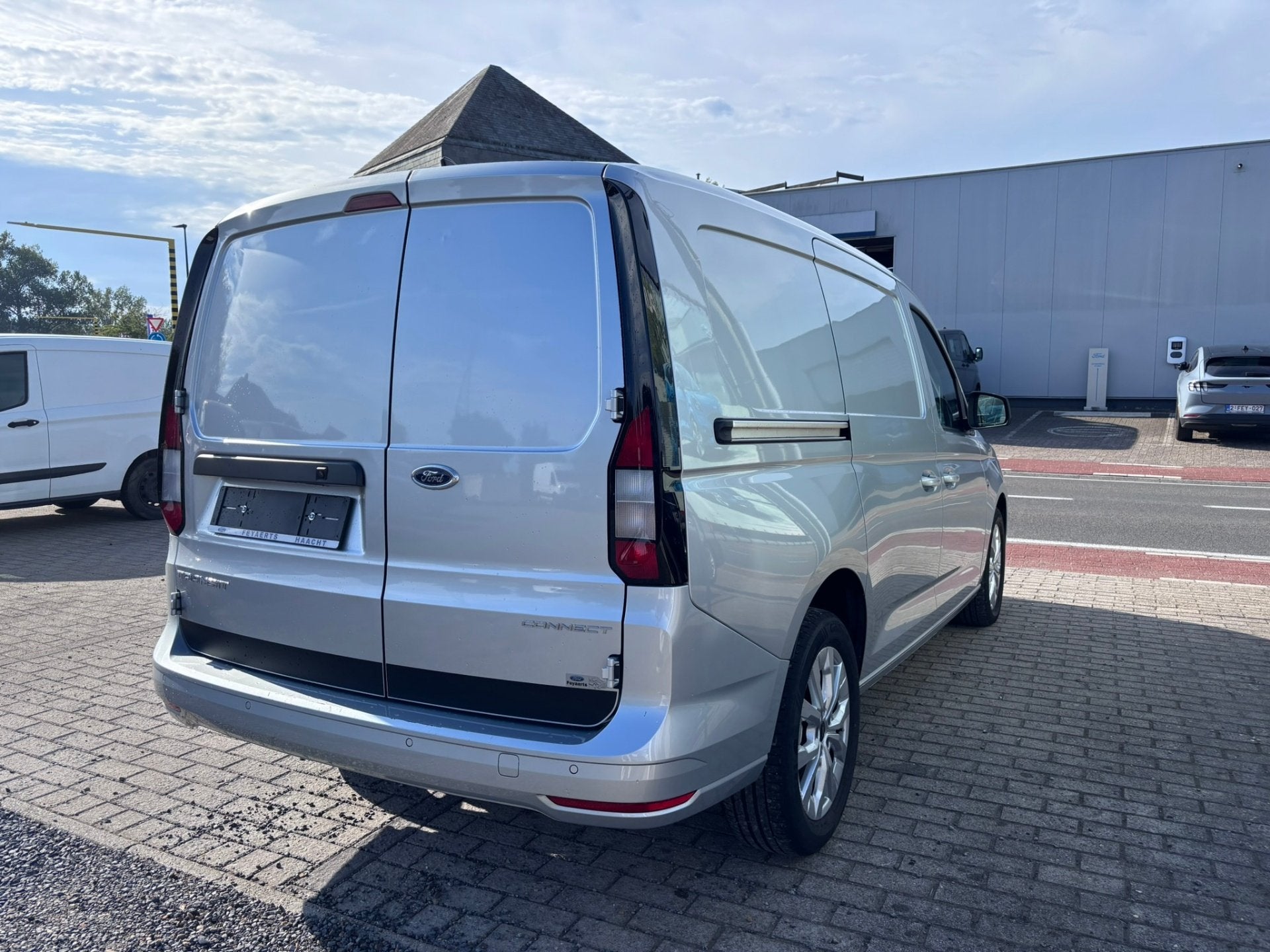 Ford Transit Connect Limited / L2 / AUTOMAAT, Autos, Camionnettes & Utilitaires, Capteur de stationnement, 2 places, 1968 cm³