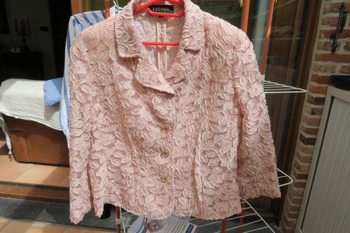 Jasje roze bloemenstructuur Escada mt 42, Kleding | Dames, Jassen | Zomer, Maat 42/44 (L), Nieuw, Escada, Ophalen of Verzenden
