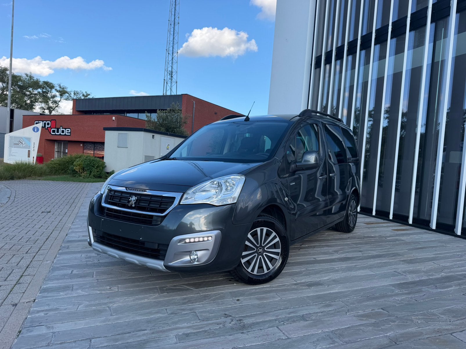 Peugeot partner 1.2 benzine gekeurd garantie  9950€, Autos, Peugeot, Achat, Euro 6, Entreprise, Boîte manuelle