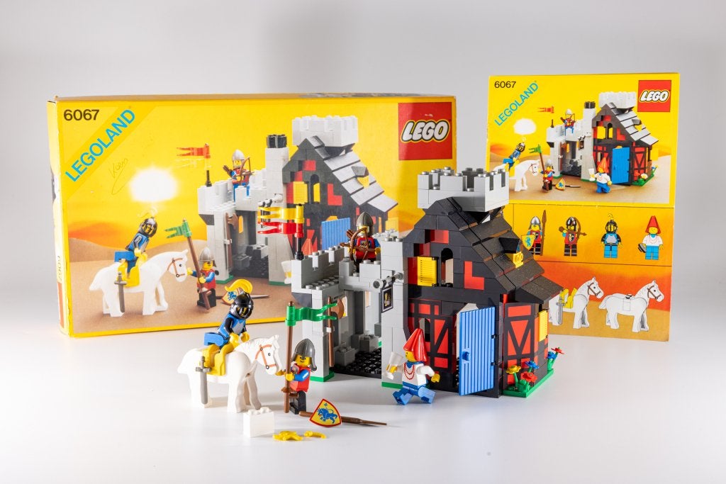 LEGO 6067 Guarded Inn (1986) - complet + boîte, Pièces supplémentaires incluses, Enlèvement ou Envoi, Lego, Ensemble complet