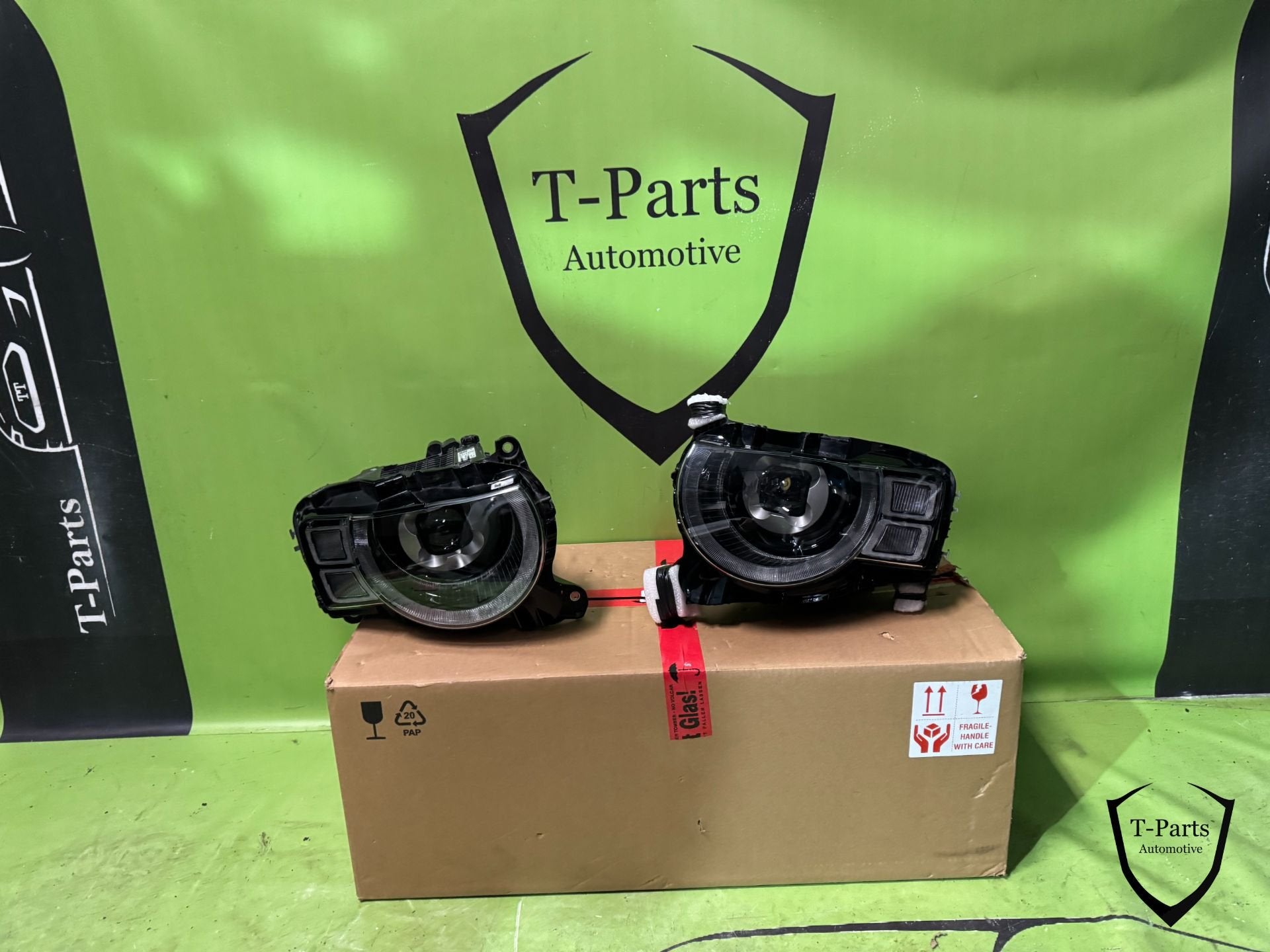 Land rover defender koplamp links rechts L663 lamp L8B213W02, Auto-onderdelen, Info@fabrikant.eu, Fabrikantstraat 1
1000 AA  Amsterdam, NL