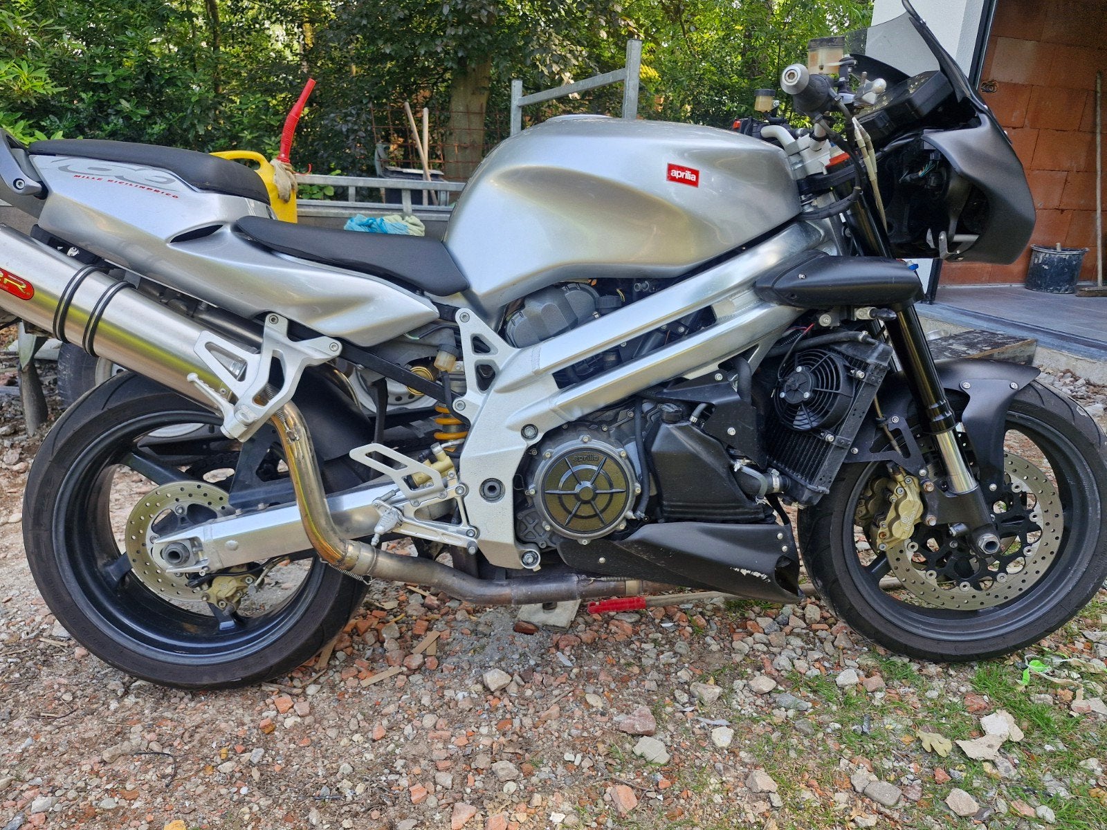 Aprilia falco streetfighter, Motoren, Particulier
