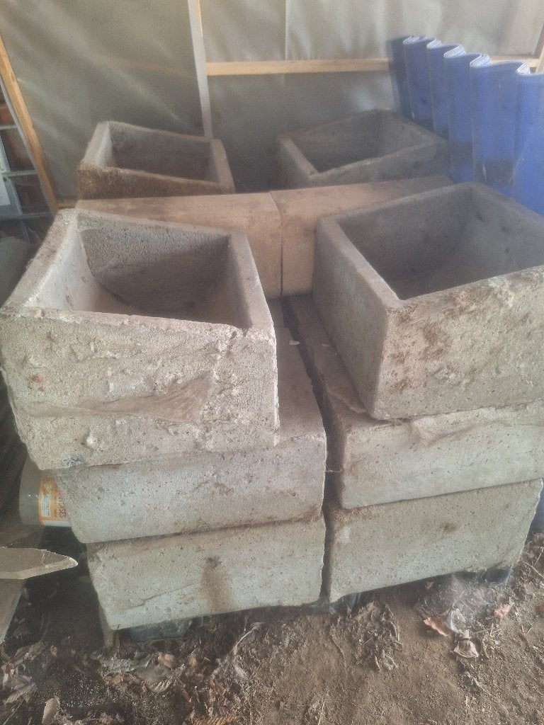 Betonnen voerbak
