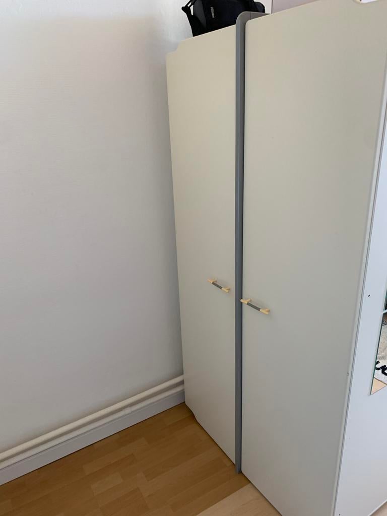 Witte kleerkast (3deurs) te koop, Huis en Inrichting, Ophalen, Met deur(en), Gebruikt, 100 tot 150 cm