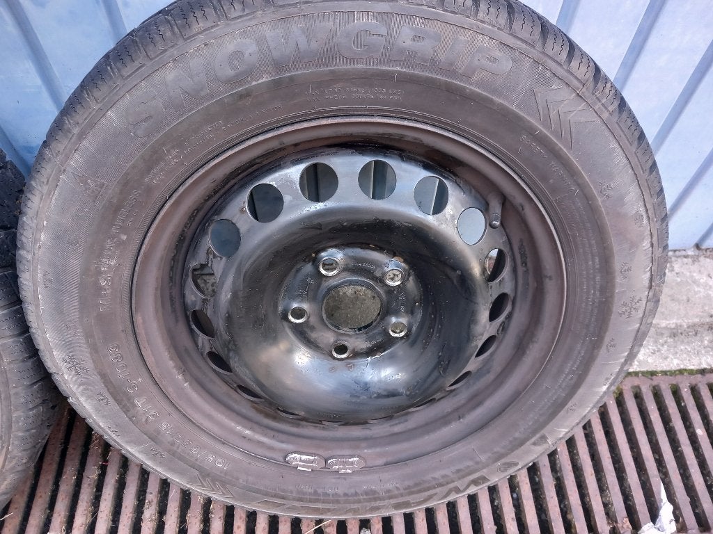 4 pneu hiver avec jantes 195/65/15 seat volkswagen, skoda, Ophalen, Gebruikt, 15 inch, Velg(en)