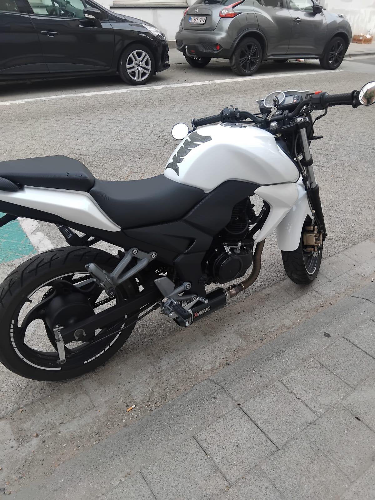 Belle moto 125cc en parfait état 1er propriétaire, Motos, Particulier