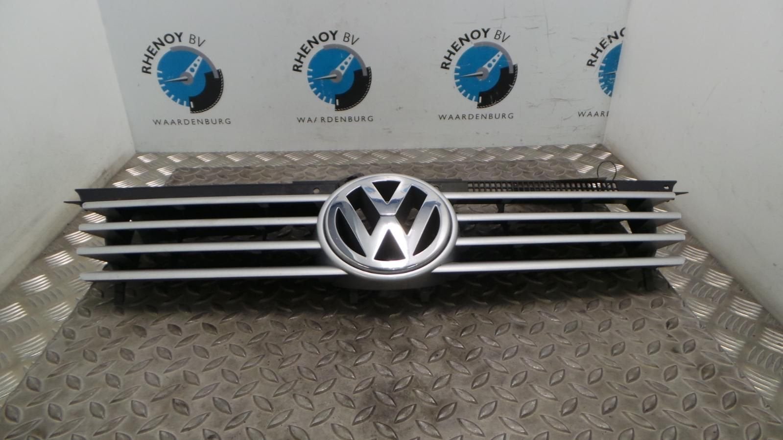 VOLKSWAGEN BORA 1.6-16V TRENDLINE GRILLE 2001, Enlèvement ou Envoi, Utilisé, ARN reconnu