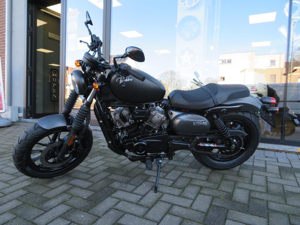 Hyosung Bobber 300cc Toonzaal-Deal, Motoren, 2 cilinders, 300 cc, Nieuw, Bedrijf