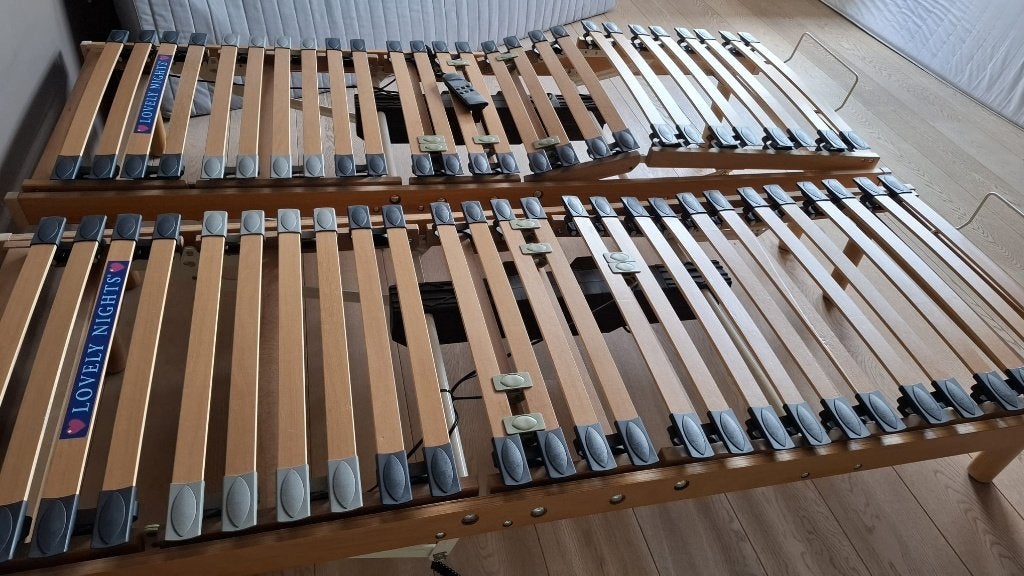 2 elektrisch verstelbare lattenbodems op poten, Ophalen, Verstelbaar, Beige, 140 cm