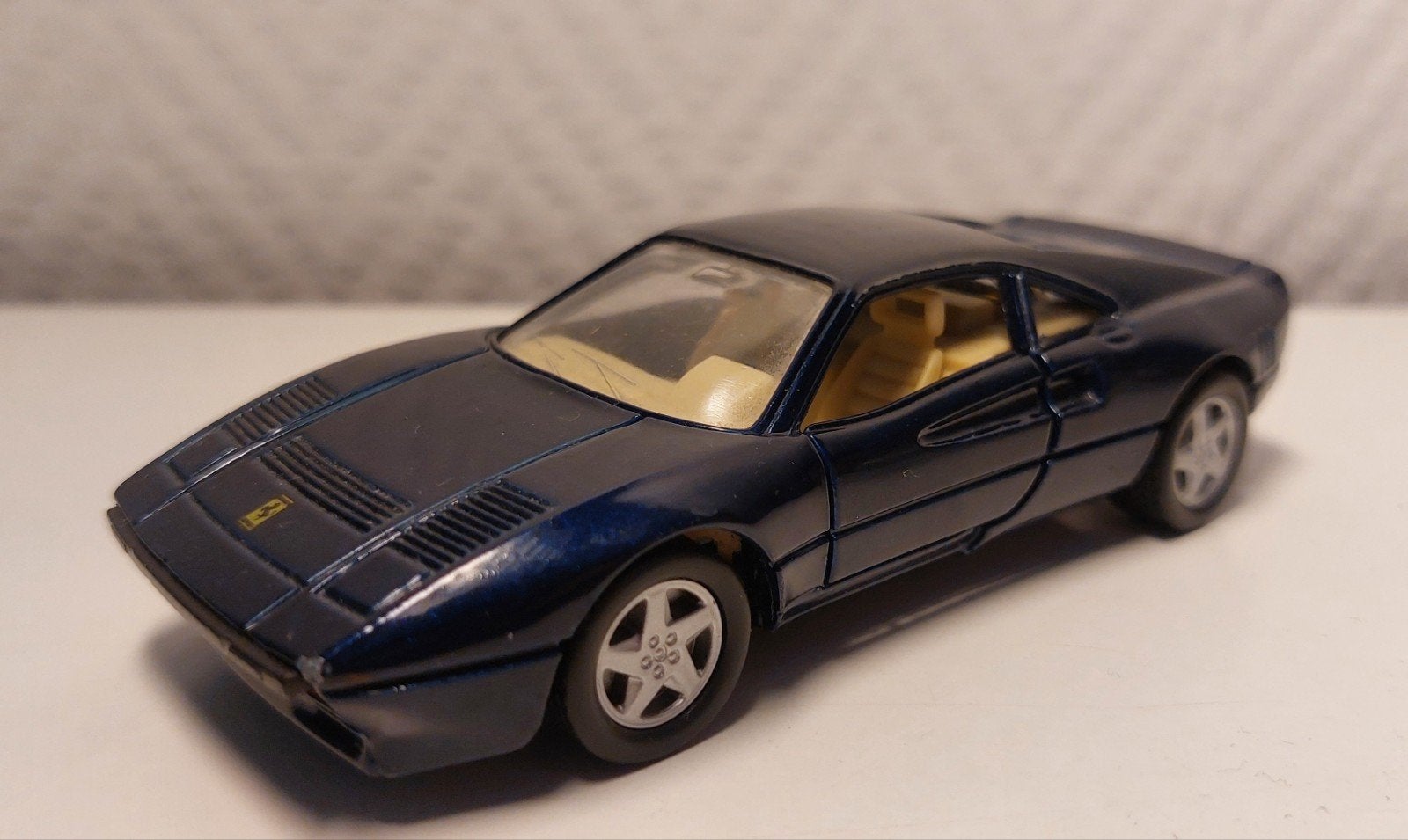 Ferrari 288 GTO donkerblauw Maisto Shell 1/36., Hobby en Vrije tijd, Ophalen of Verzenden