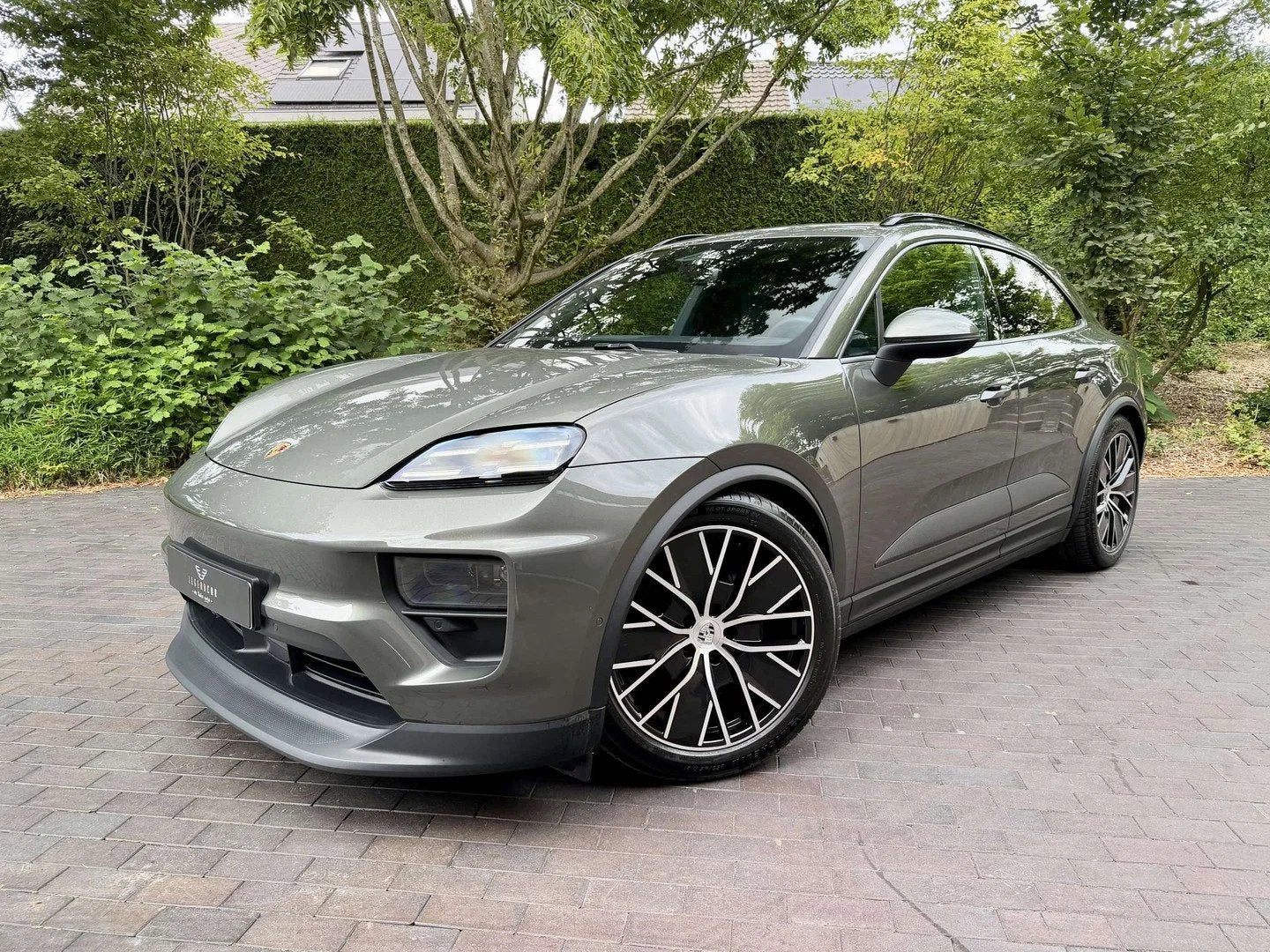 Porsche Macan 4/100 kWh/Aventurine Green/BOSE/Pano/Surround/, Auto's, Porsche, Automaat, Gebruikt, 408 pk, Leder