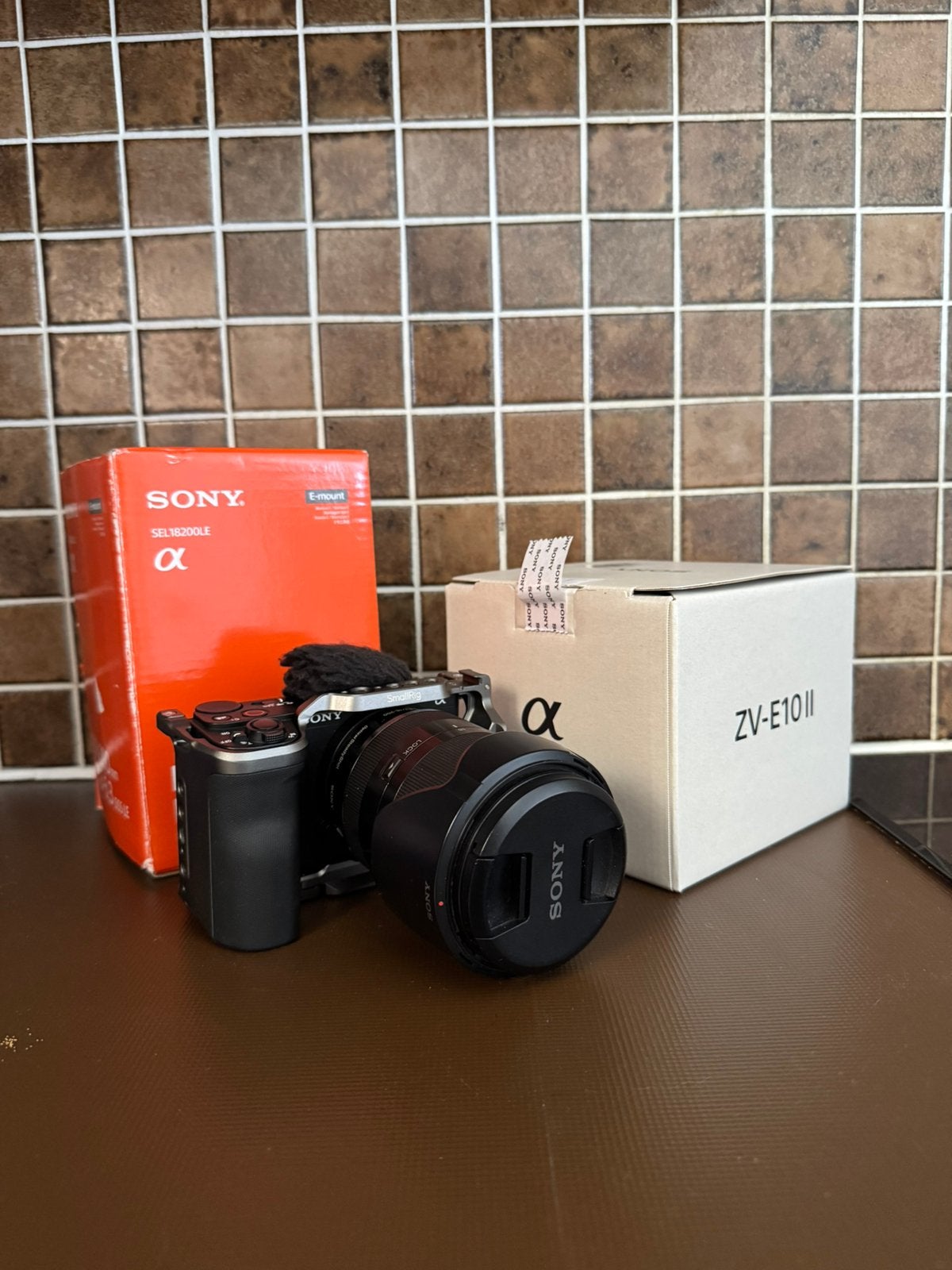Sony ZV-E10 II + Sony E 18–200 mm F3.5–6.3 OSS LE, Enlèvement, Comme neuf, Sony