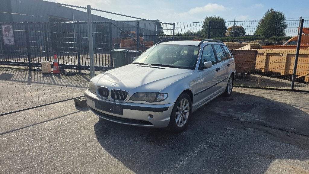 BMW 320d Break (2005) - Vente POUR PIÈCES - Suite inondation, Autos, Cuir, Argent ou Gris, Intérieur cuir, 110 kW