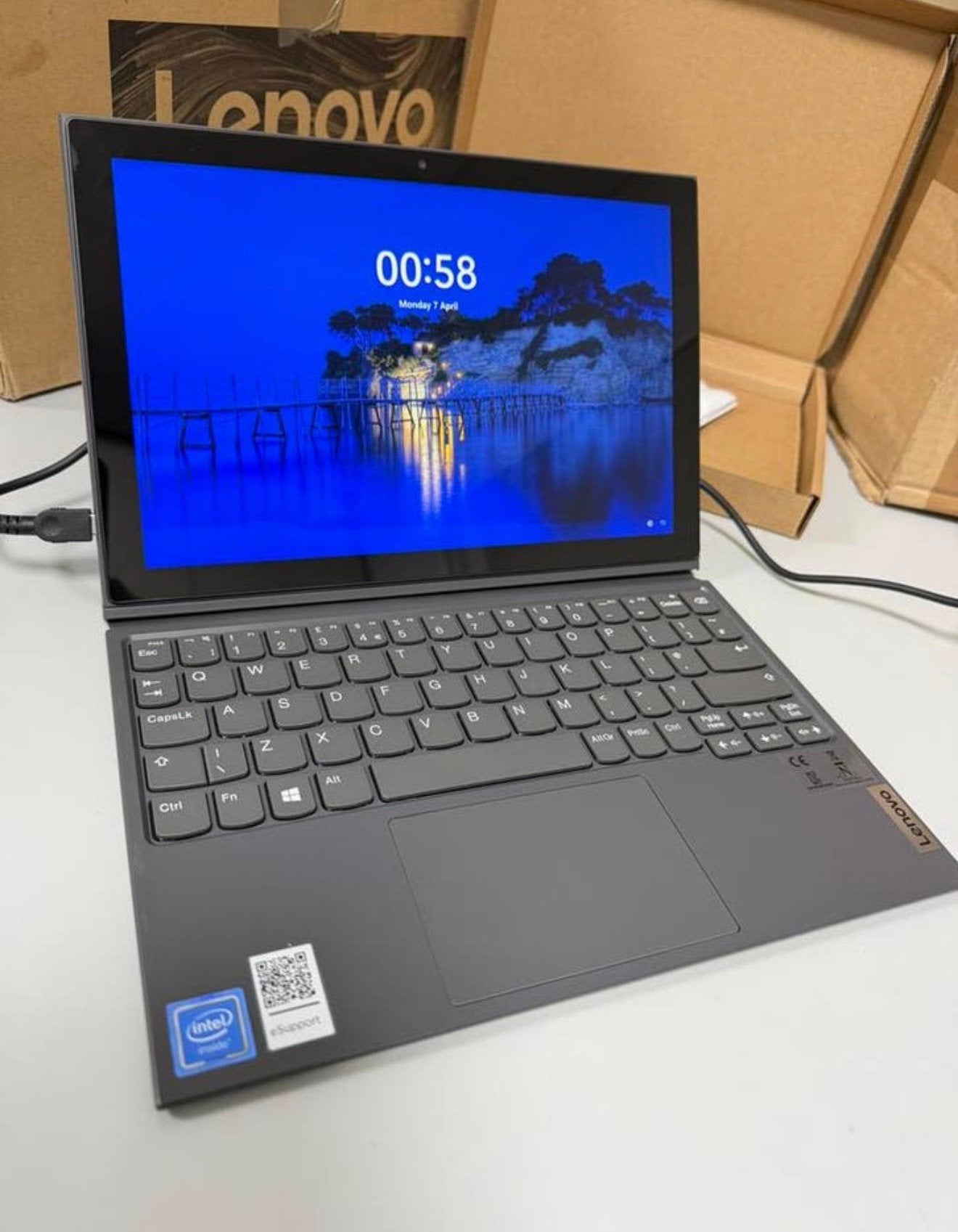 Lenovo Duet 3 2-in-1 Touch Laptop Tablet 10.3” 10IGL5 64GB, Computers en Software, Ophalen of Verzenden, Zo goed als nieuw, 10 inch