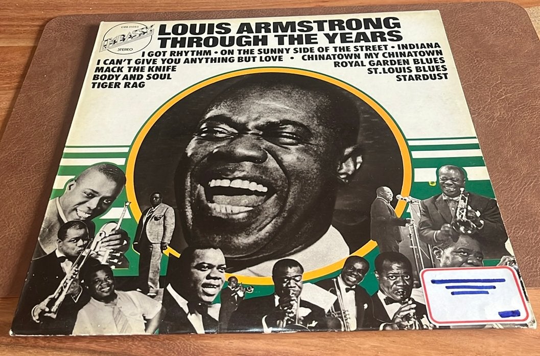 Louis Armstrong ‎– Through The Years - vinyl LP - EU, CD & DVD, Vinyles | Jazz & Blues, Enlèvement ou Envoi, Utilisé
