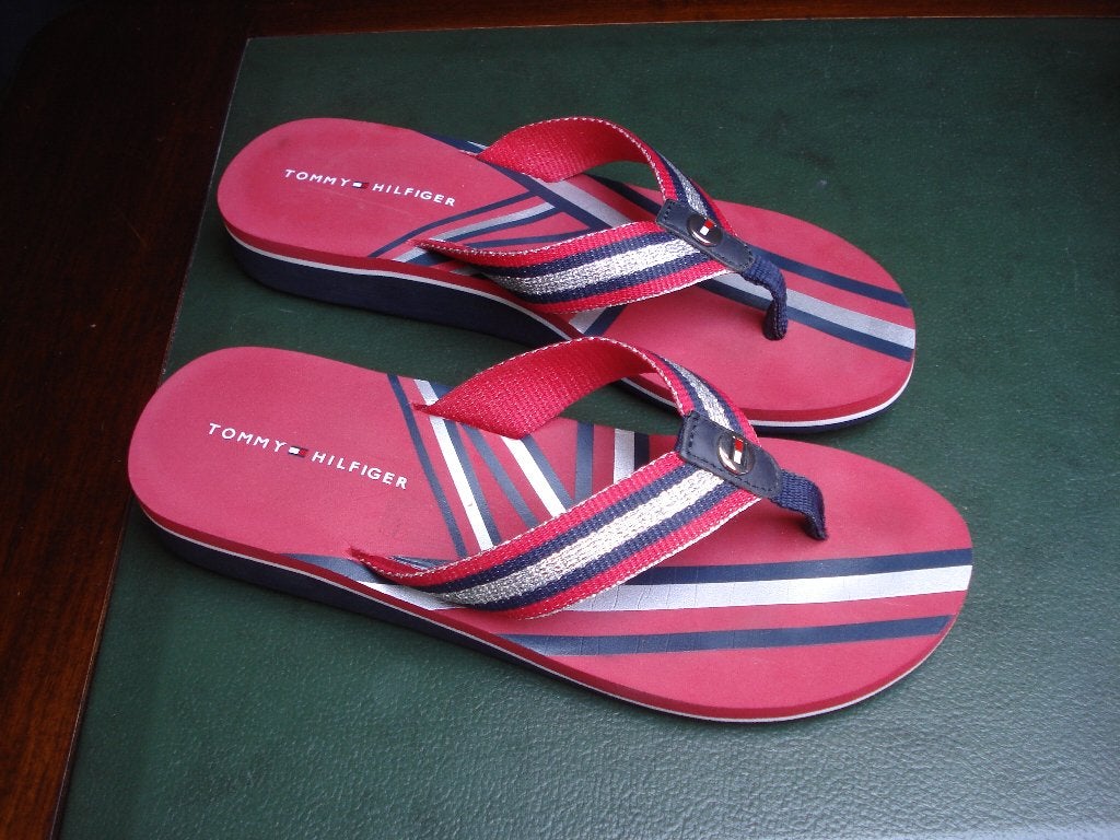 Tommy Hilfiger teenslippers, dames/meisjes. mt 38, Slippers, Ophalen of Verzenden, Gedragen, Rood