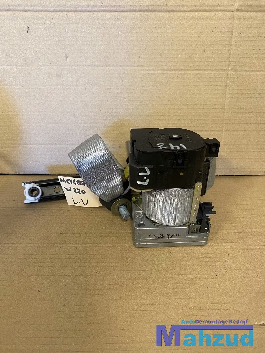 MERCEDES S klasse W220 Grijs links voor gordel 1998-2005, Gebruikt, Mercedes-Benz AG, Mercedes-Benz, Mercedesstrasse 120
70372  Stuttgart, DE