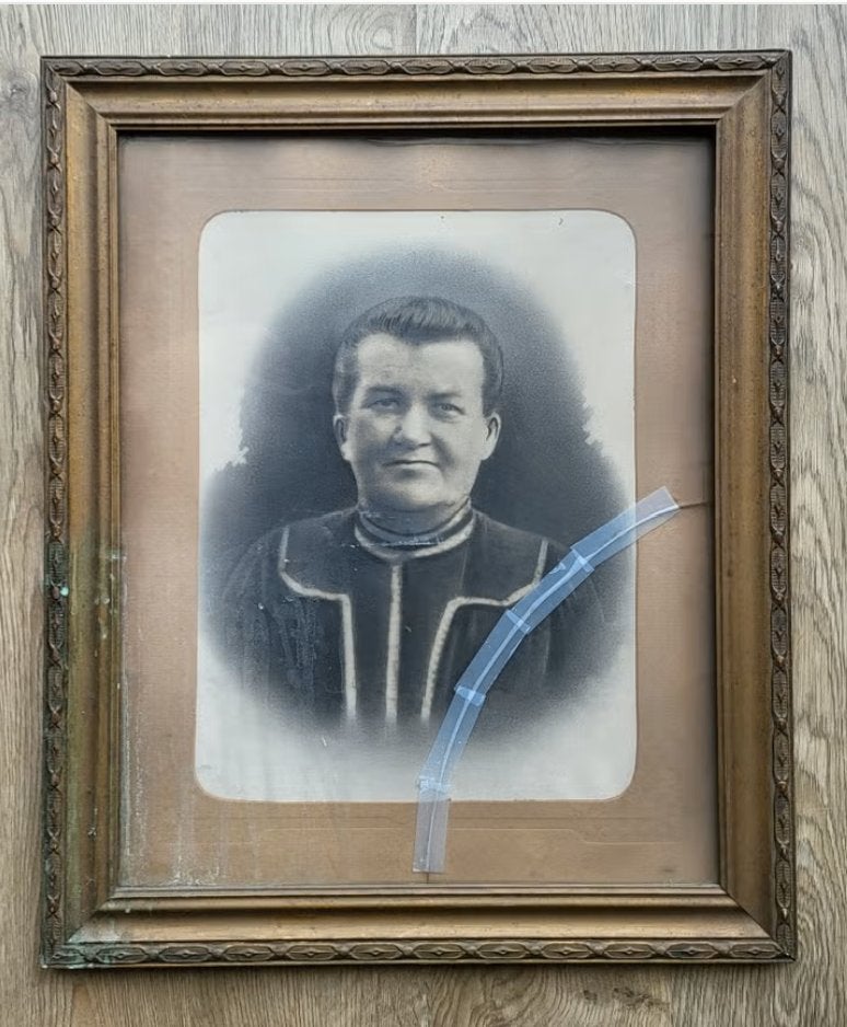 Portrait antique authentique d'une dame âgée au XIXe siècle, Enlèvement