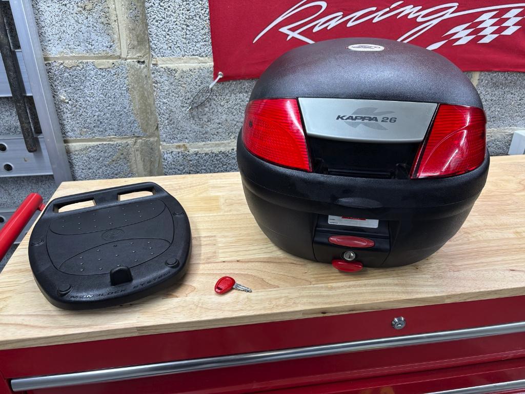 Top case GIVI K26 + plaque de base Monolock, Enlèvement, Utilisé