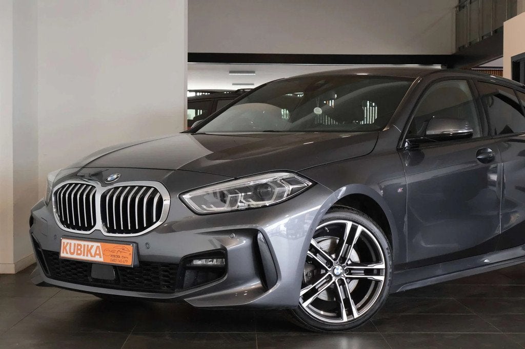 BMW 1 Serie 118 118i M-Pack Camera CruiseC LED Garantie*, Autos, BMW, Argent ou Gris, Achat, Euro 6, Entreprise