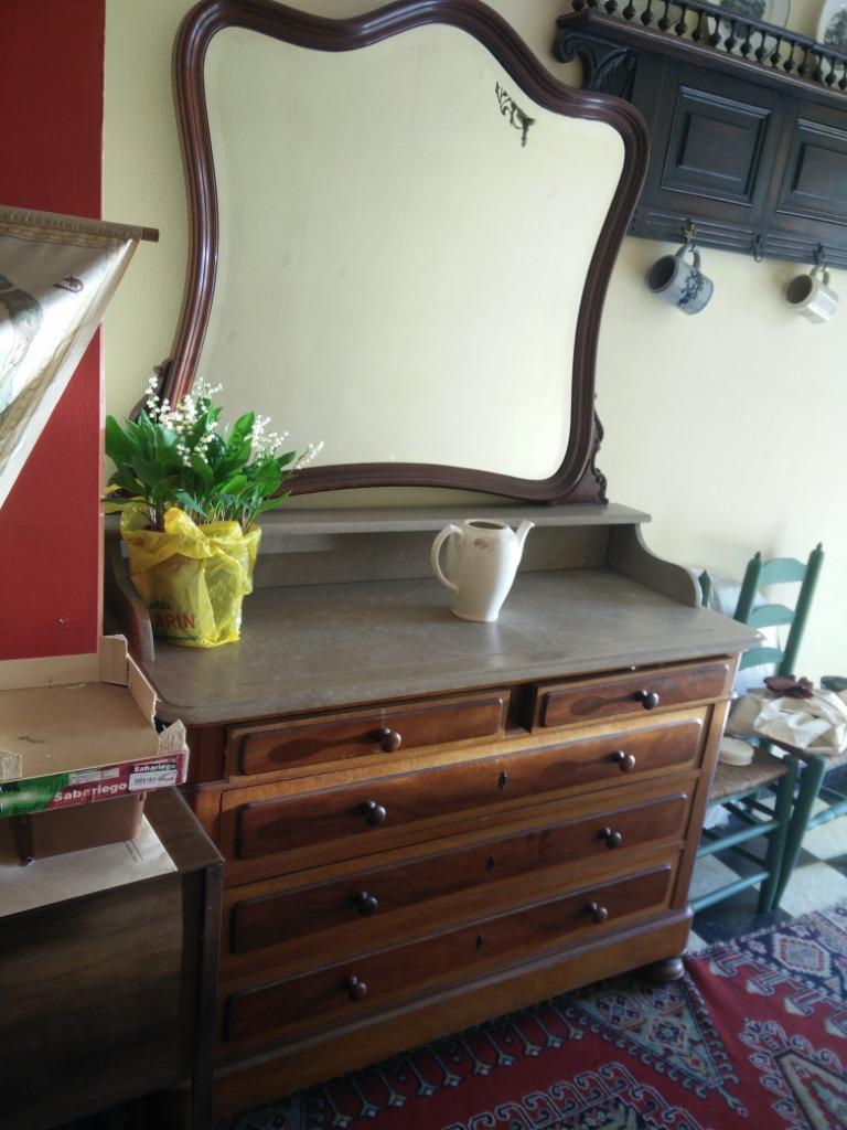 Prachtige ladenkast met prachtige spiegel, Ophalen