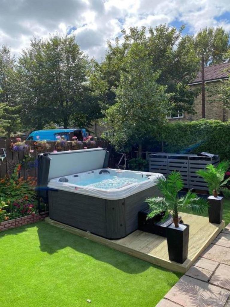 Een luxe jacuzzi voor 5 personen voor €4999., Tuin en Terras, Ophalen of Verzenden, Nieuw