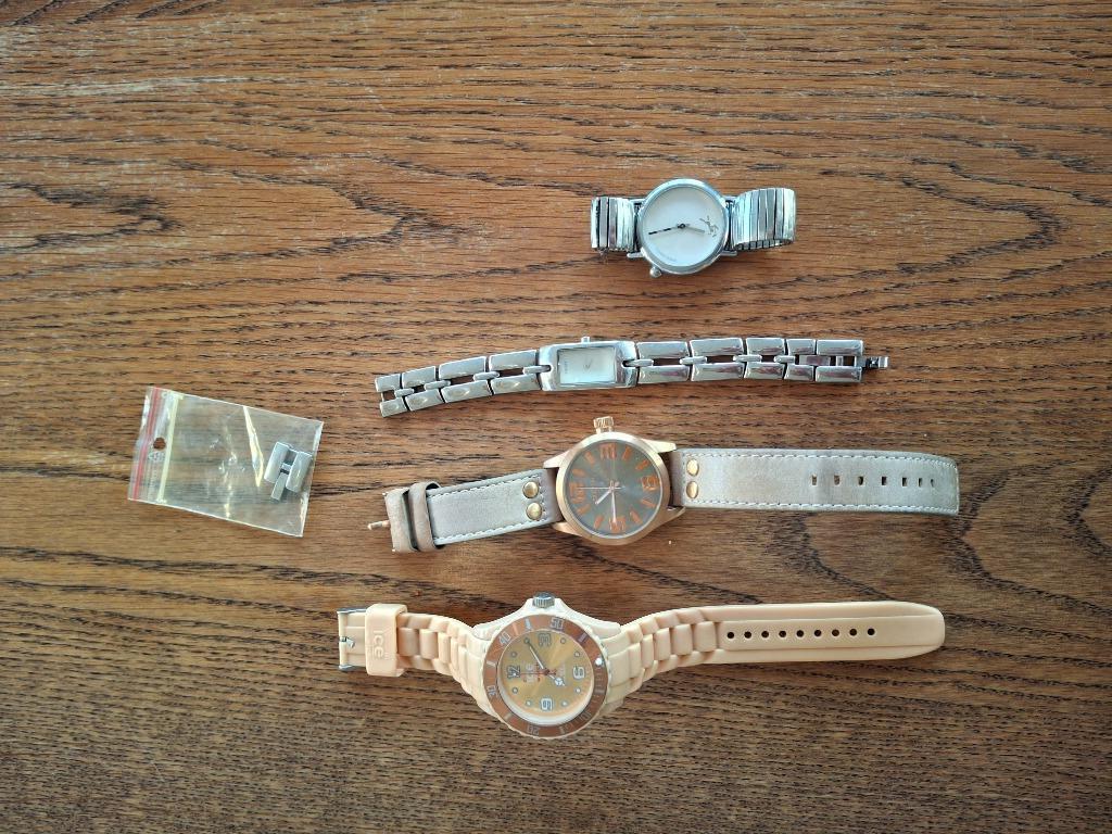 4 horloges van verschillende stijlen, Enlèvement, Utilisé, Montre-bracelet
