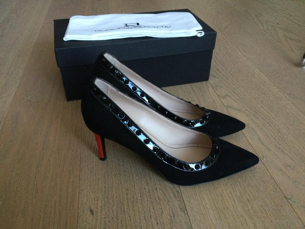 Escarpins en daim noirs et rouges à talons, Gulglielmo Rotta, Enlèvement ou Envoi, Escarpins, Comme neuf
