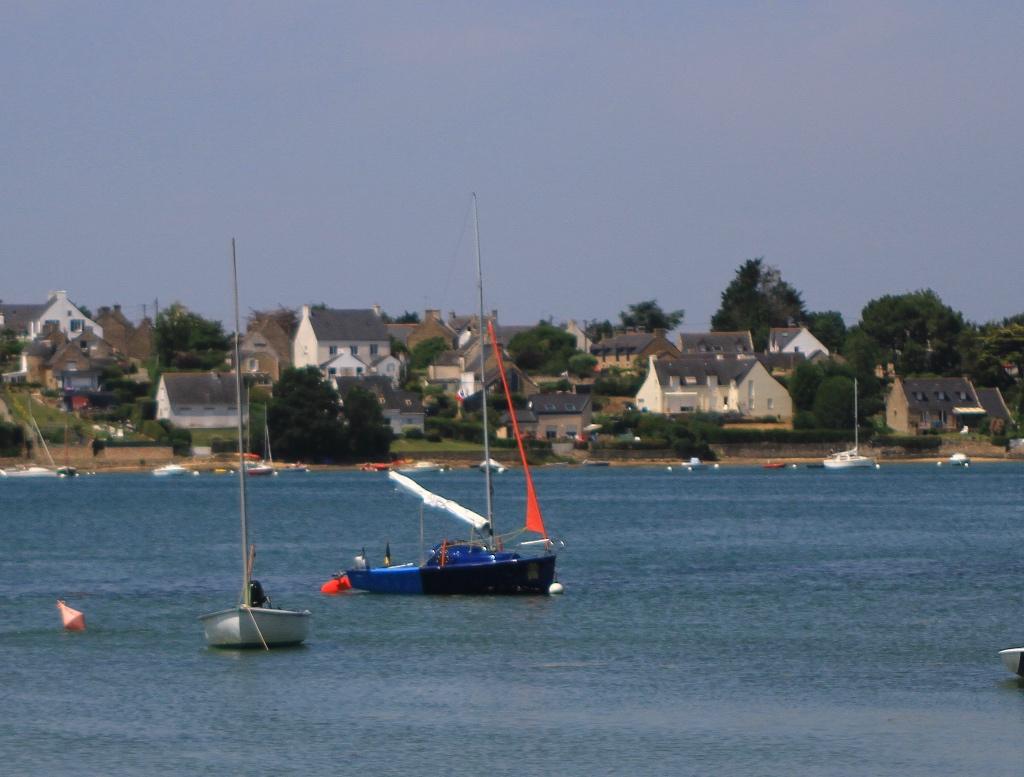 Voilier Maraudeur régate et promenade côtière, Sports nautiques & Bateaux, Voiliers ouverts, Utilisé, Essence, Moteur hors-bord