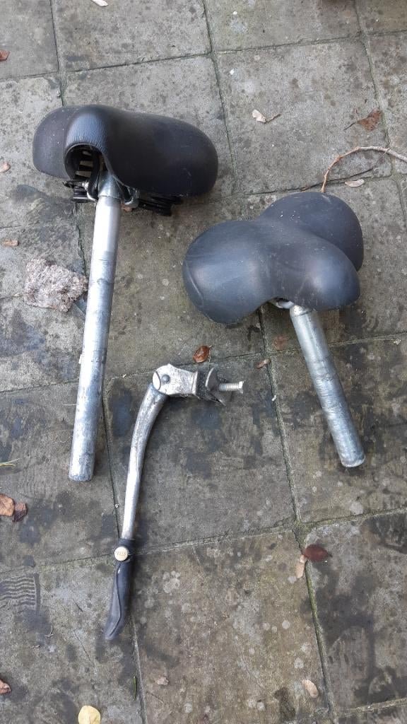 Fietspikkel en 1 zadel, Ophalen, Gebruikt, Zadel