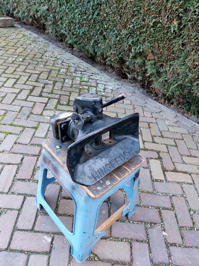 Ringfeder vangmuil trekhaak, Ophalen