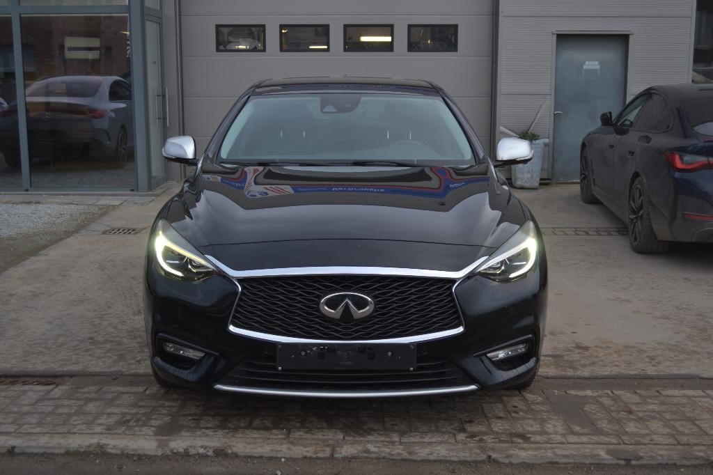 Infinity Q30 360 CAMERA/HEATED SEATS, Auto's, Voorwielaandrijving, 4 cilinders, 110 g/km, Alcantara