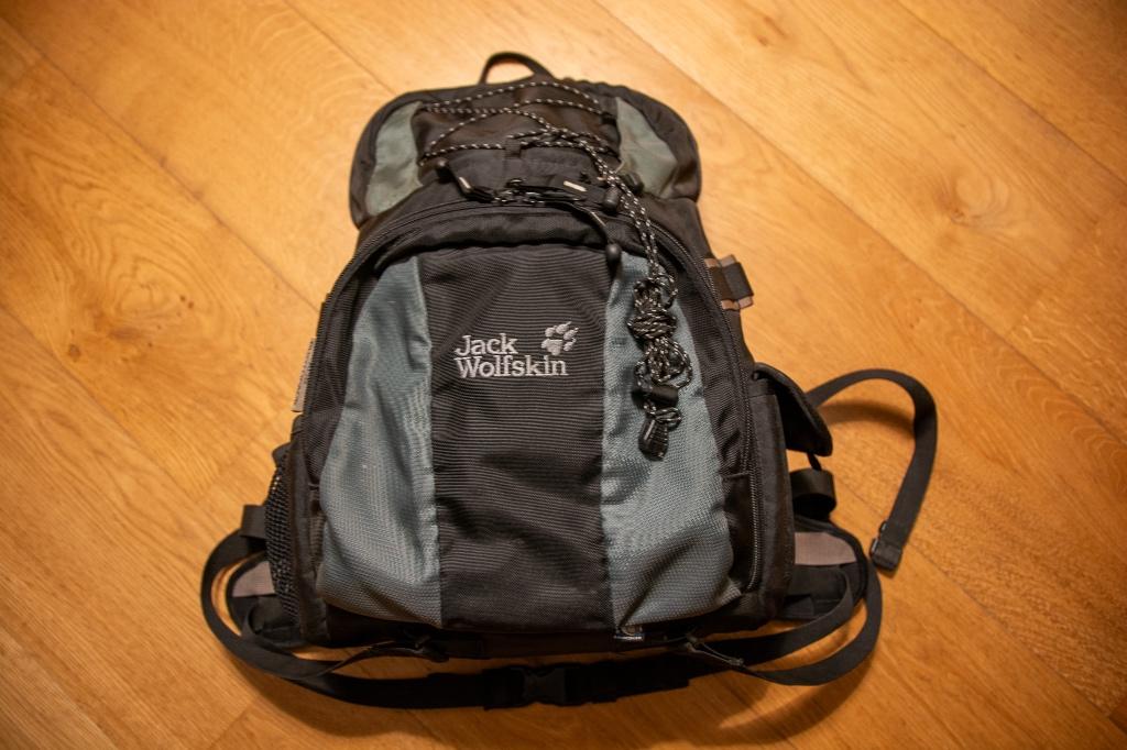 CAMERA RUGZAK JACK WOLFSKIN met regenhoes, 40 cm of meer, Zo goed als nieuw, 30 tot 45 cm, Waterdicht