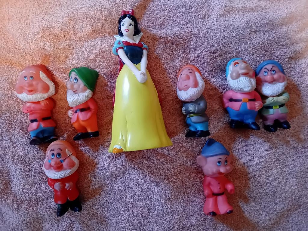 Pouet Blanche Neige et les 7 nains, Enlèvement ou Envoi, Blanche-Neige ou Belle au Bois Dormant, Utilisé, Statue ou Figurine